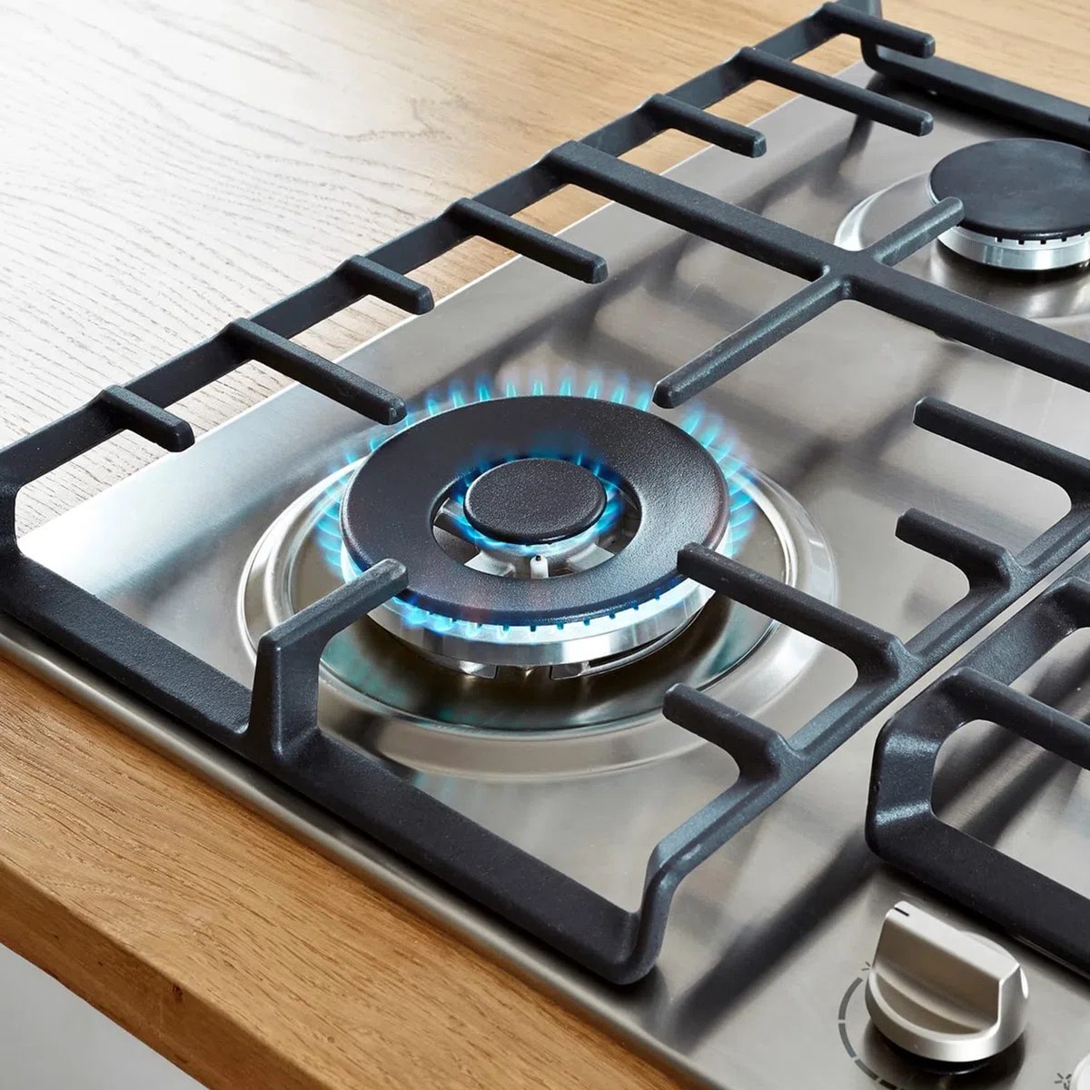 Hisense GM663XB Piano Cottura a Gas, 4 Zone di Cottura, Larghezza 60 cm, Bruciatore Wok Doppia Corona e Griglie in Ghisa, Accensione Integrata, Inox Anti Impronta 60x52x13cm